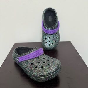 Croc Kids Lined Classic Glitter Clogs in Black Starry Skies Size C13